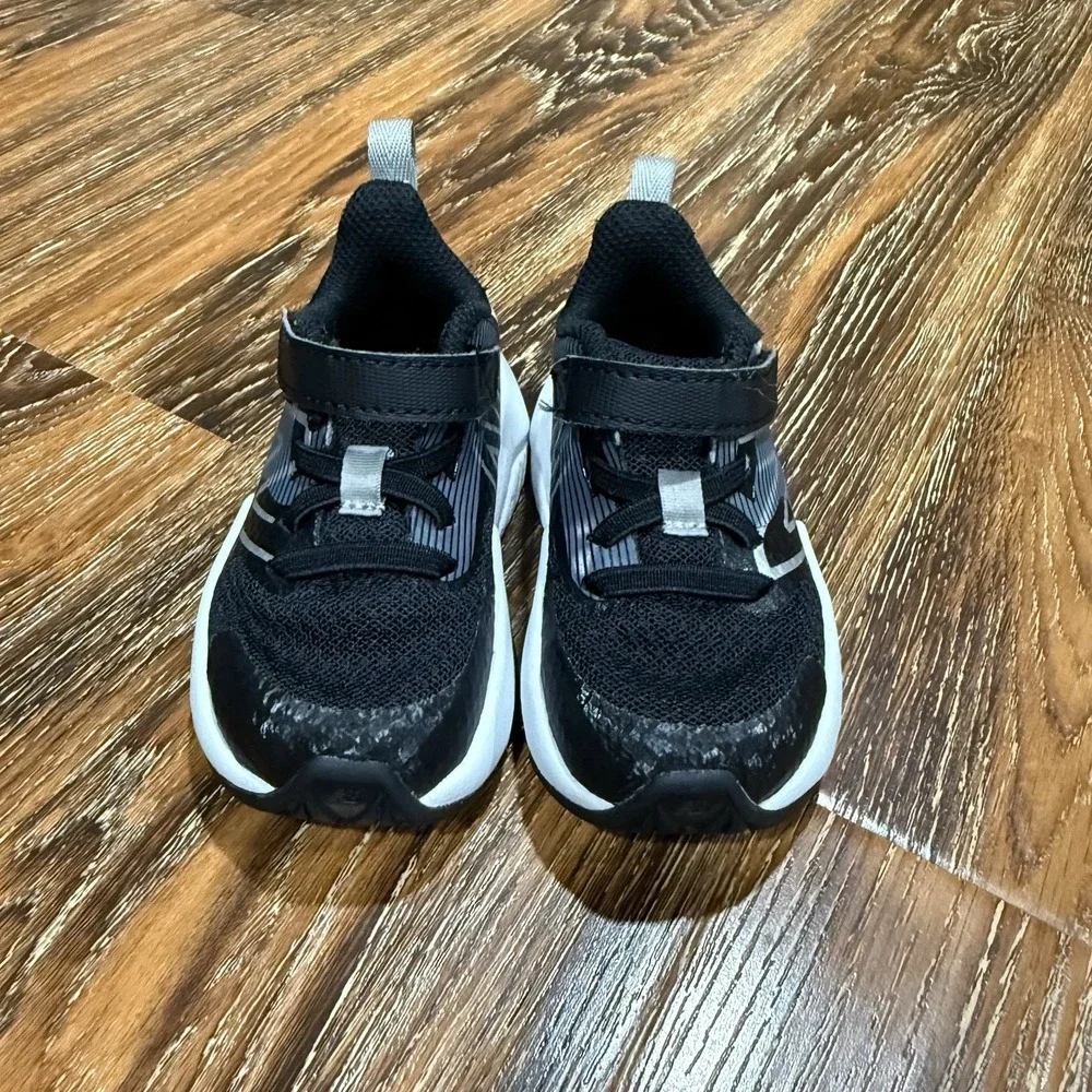 New Balance Rave Run v2 Boys Size 5‎ Toddler Girl Black Running Shoes Sneakers